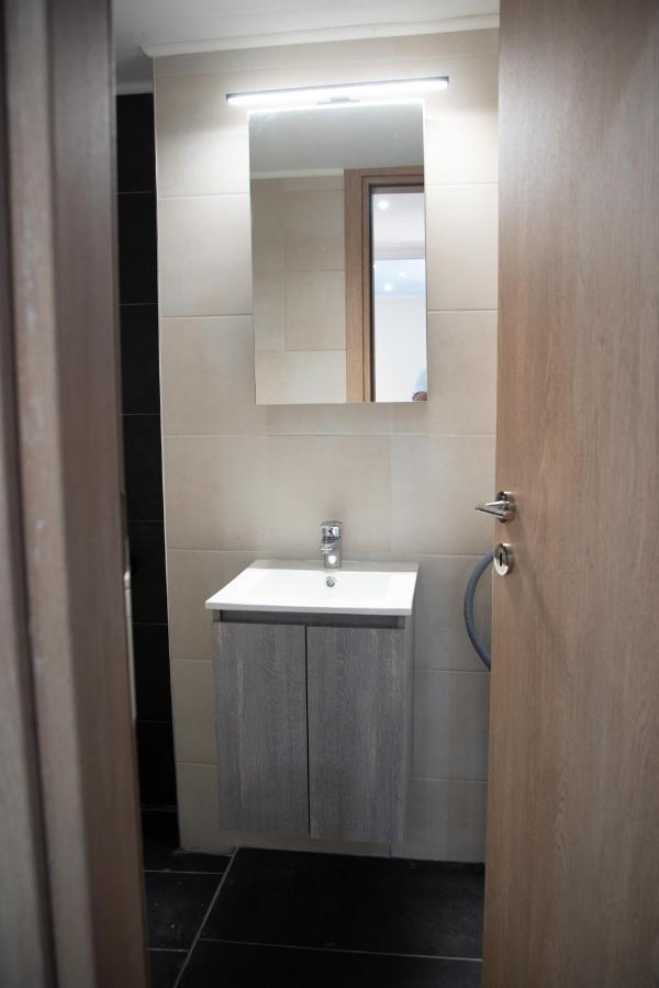 Modern Apartment Downtown Athens Ngoại thất bức ảnh